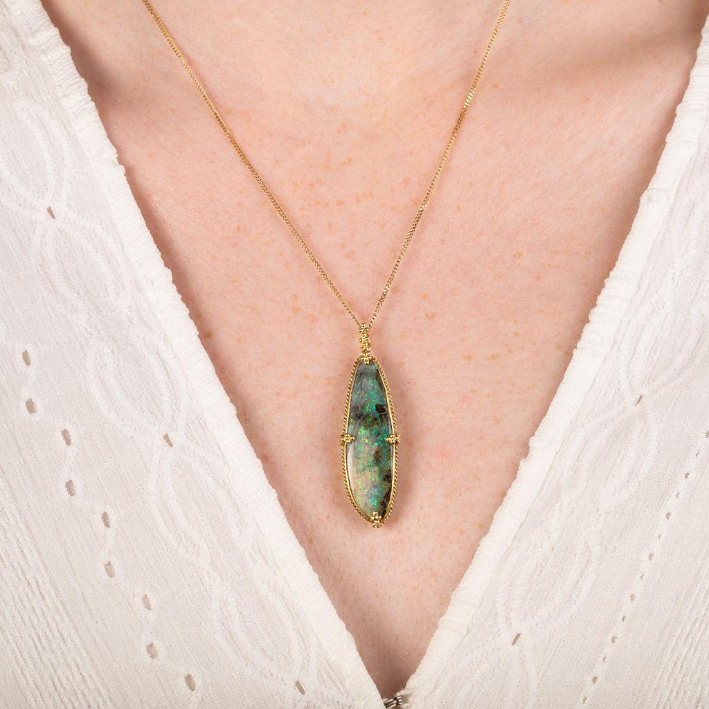 Amáli Unikat Anhänger mit Kette 18 Kt Gelbgold mit Boulder-Opal 22,87 ct N-2409-BOP