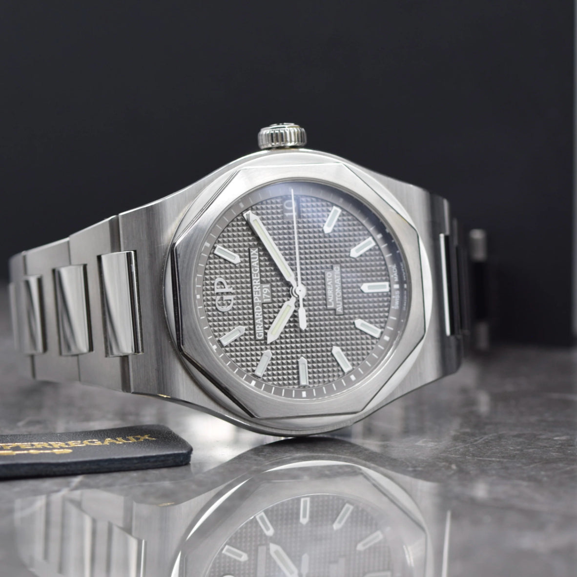 Girard Perregaux Laureato 81010-11-231-11A