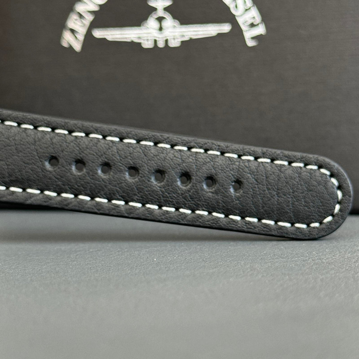 Zeno Watch Nostalgia XL Pointer date