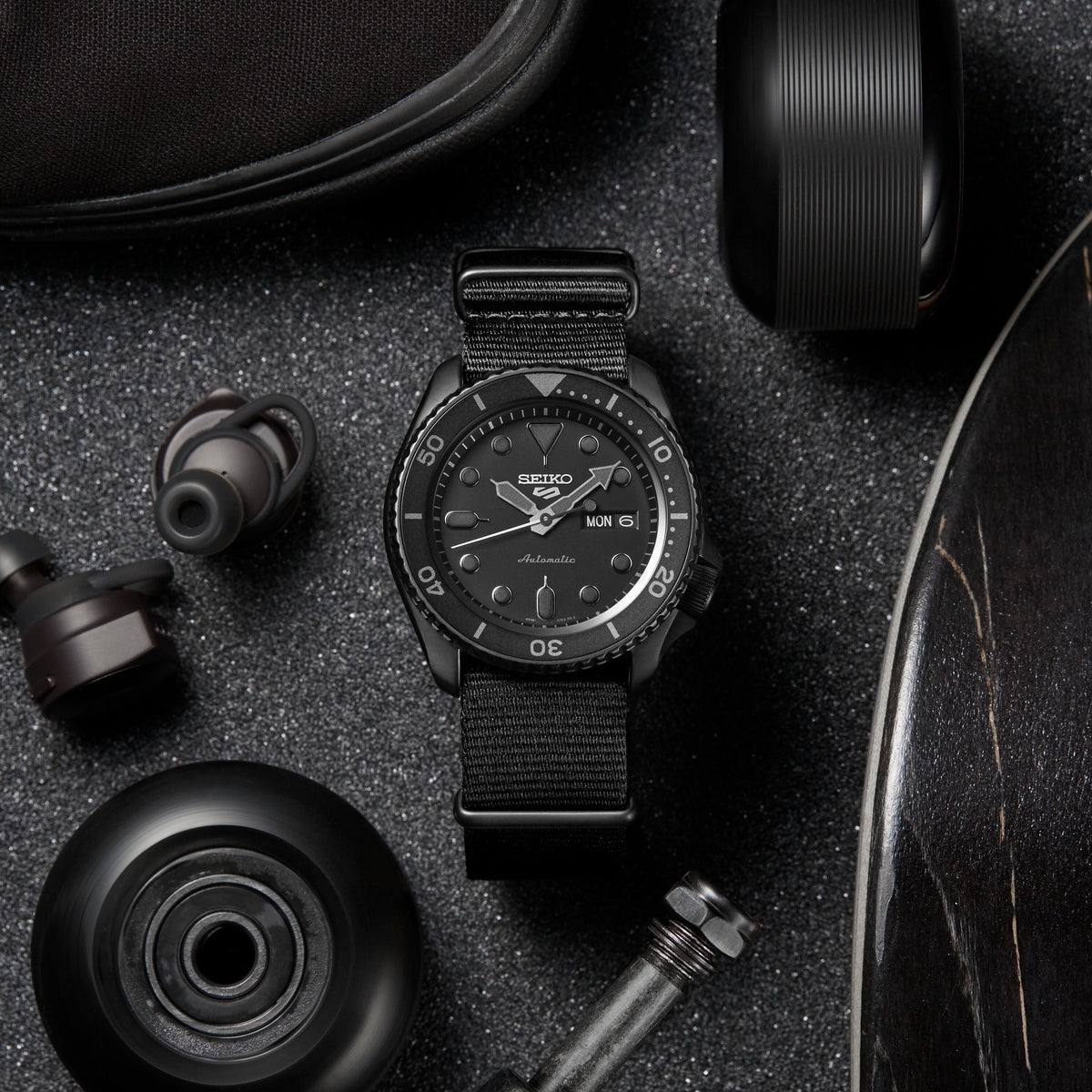 Seiko 5 Sports Street Automatik Day-Date