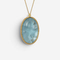 Amáli Unikat Anhänger mit Kette 18 Kt Gelbgold mit geschnitztem Aquamarin 16,74 ct N-3547-AQ